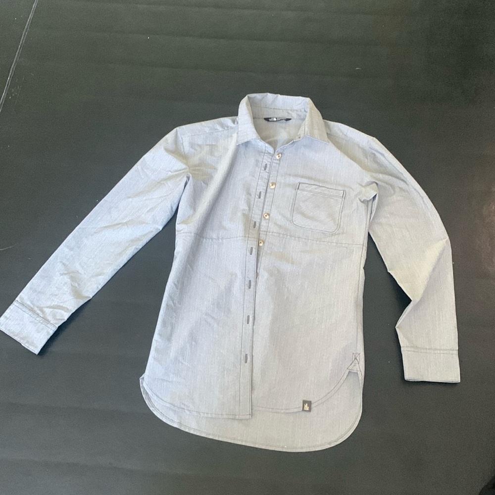 North Face fitted button down water resistant shirt, polyester nylon blend
